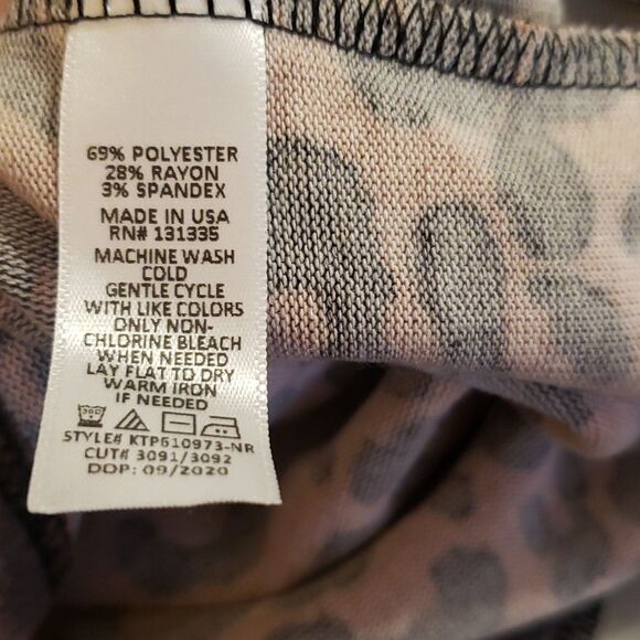 Socialite Animal Print V-Neck Pullover Top Size Small NWT - Picture 4 of 4